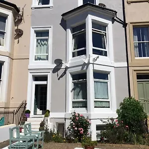  Apartment Endeavour Returns