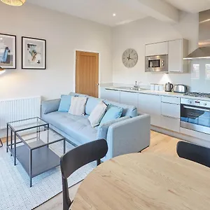  Apartment Host & - Skyline
