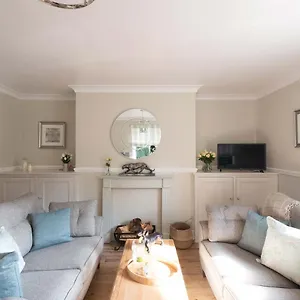  Apartment Host & - No 9 By The Park